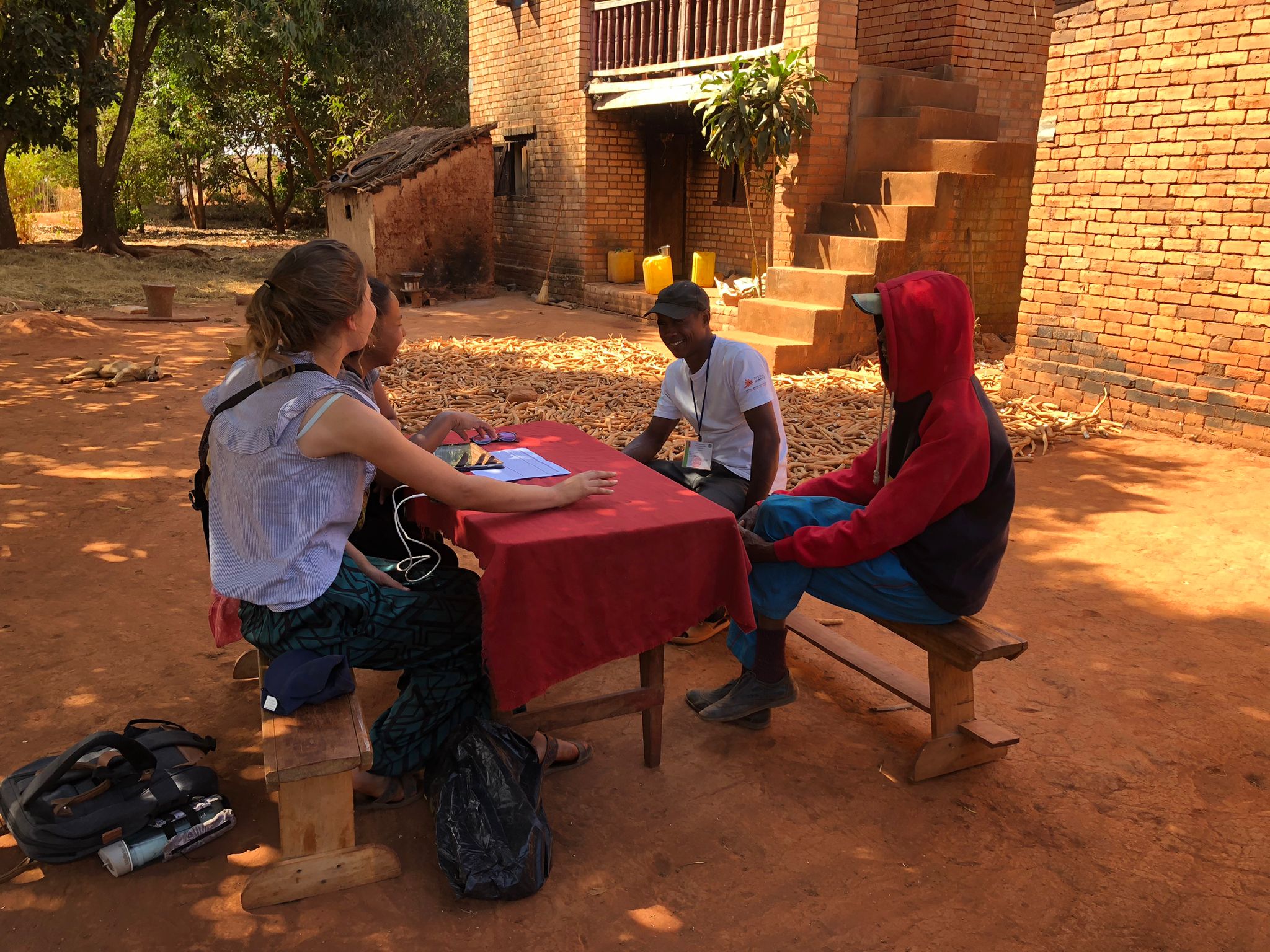 Enquête dans le village d’Ambohimena, près de Mandoto