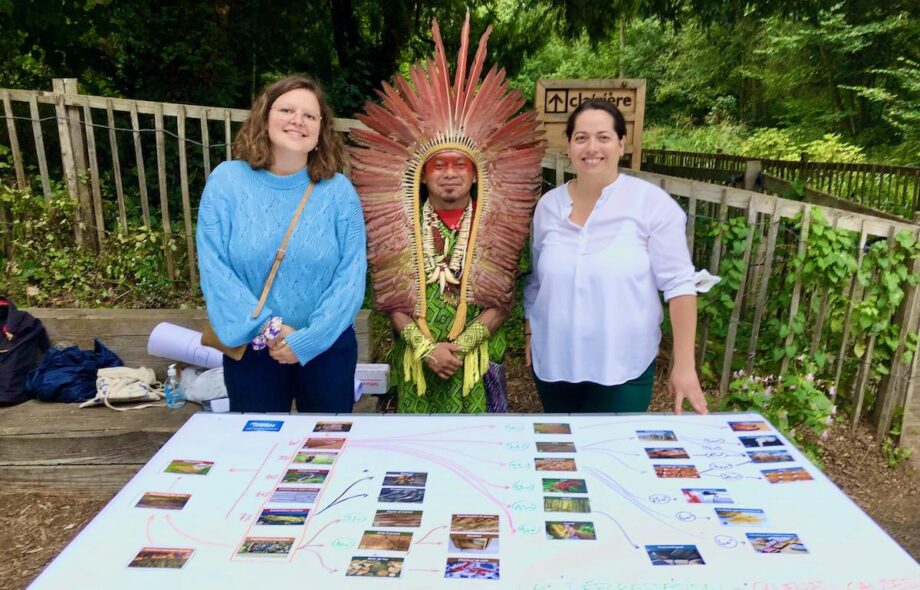 Le Cacique Ninawa découvre la Fresque de la Forêt !